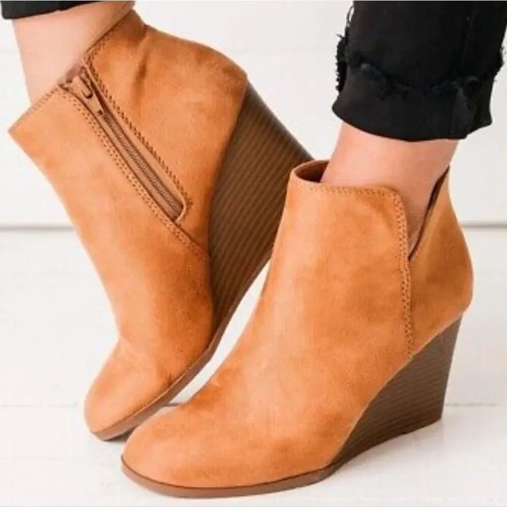 CHARLOTTE RUSSE ROUND TOE ANKLE WOMEN"S BOOTIE